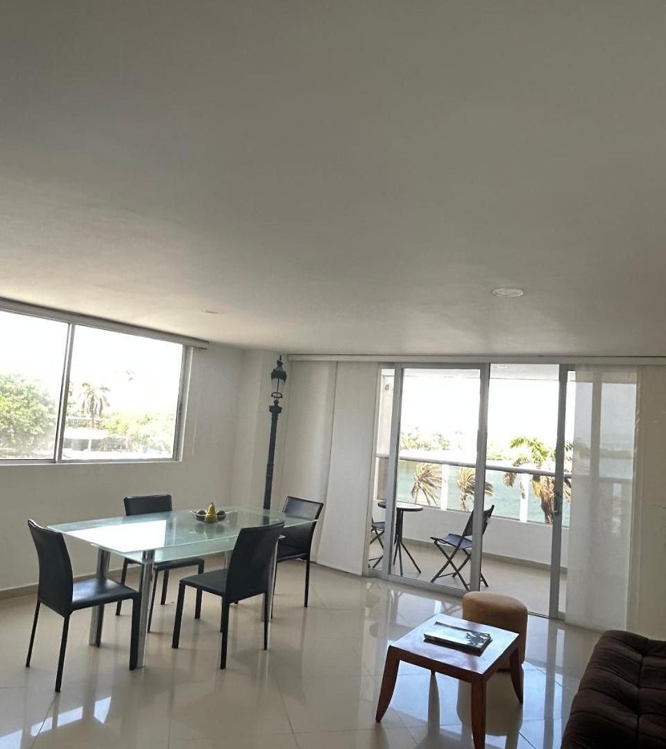 Beautiful Overlooking The Pool And Cartagena